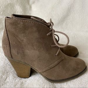 Dolce by Mojo Moxy Taupe Lace Up Booties Size 8